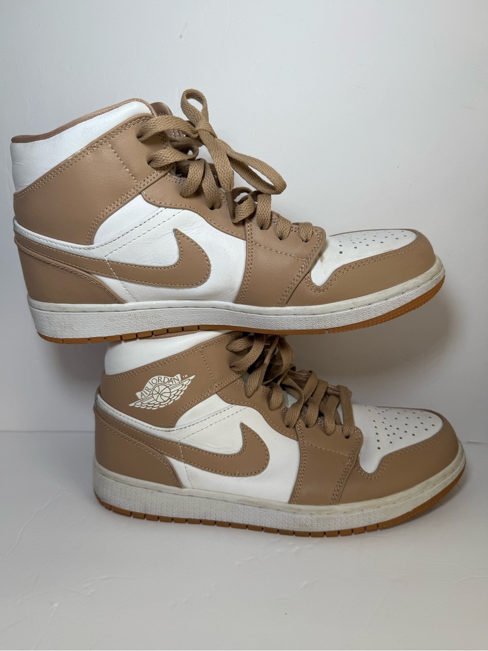 Nike Jordan 1 Mid- Men’s 8 (fits around Women’s 9.5)- 554724-271 -White / Beige - Picture 4 of 8
